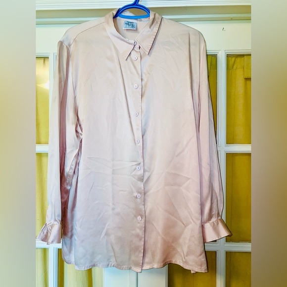 Silk Button-Up Blouse in Light Pink. 100%Silk - Picture 1 of 7